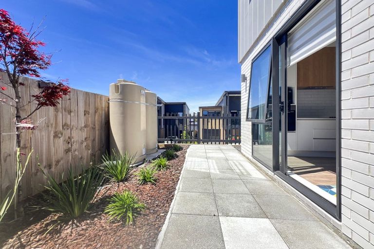 Photo of property in 1 Irwin Lane, Windsor Park, 0632