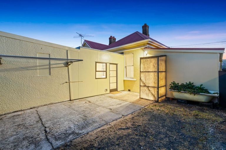 Photo of property in 77 Wesley Street, South Dunedin, Dunedin, 9012
