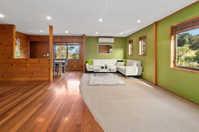 Photo of property in 6 Tasman Avenue, Henderson Valley, Auckland, 0614