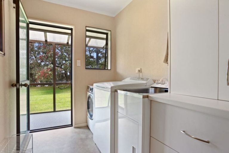 Photo of property in 37 Pohutukawa Drive, Athenree, Katikati, 3177