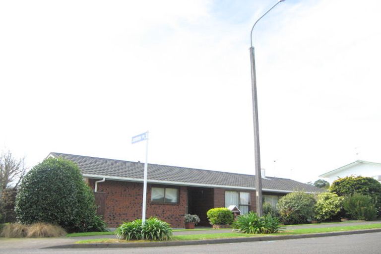 Photo of property in 20 Fairfax Terrace, Frankleigh Park, New Plymouth, 4310