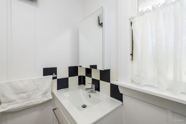 Photo of property in 15 Edward Street, Waimate, 7924