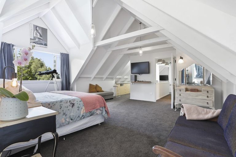 Photo of property in 43 West Lynn Road, Titirangi, Auckland, 0604