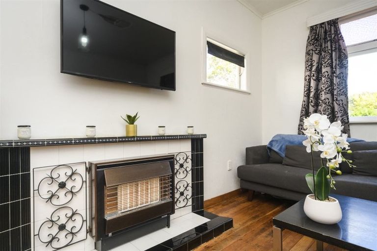 Photo of property in 15 Waldegrave Street, Palmerston North, 4410