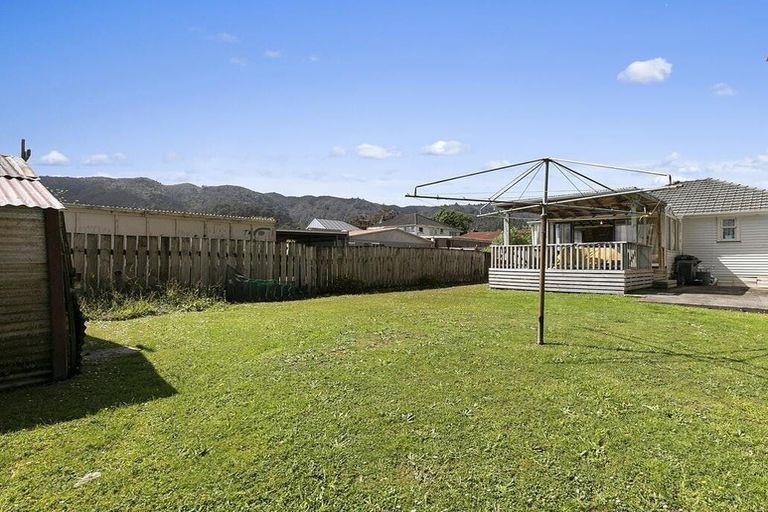 Photo of property in 24 Korau Grove, Stokes Valley, Lower Hutt, 5019