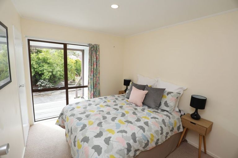 Photo of property in 56 Woodhouse Avenue, Karori, Wellington, 6012