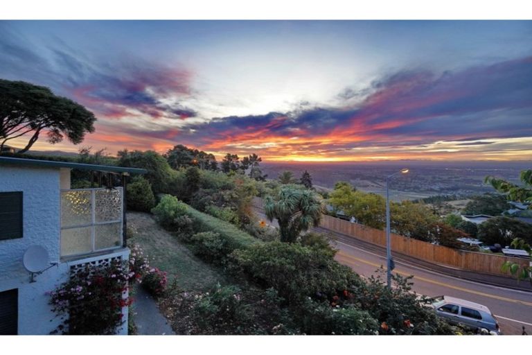 Photo of property in 193 Dyers Pass Road, Cashmere, Christchurch, 8022