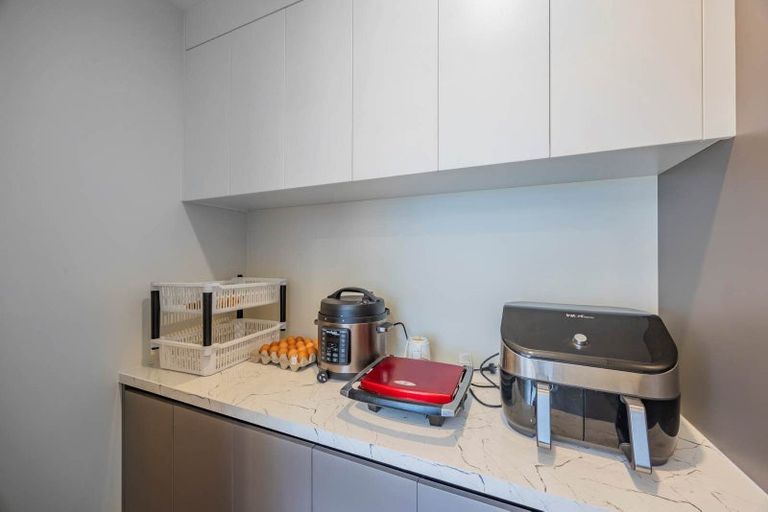 Photo of property in 16 Cara Avenue, Kumeu, 0810