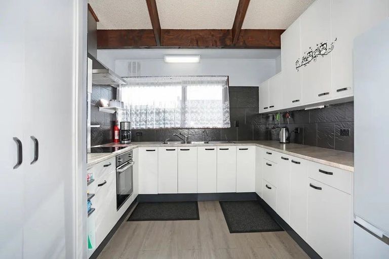 Photo of property in 12b Oxford Street, Marton, 4710