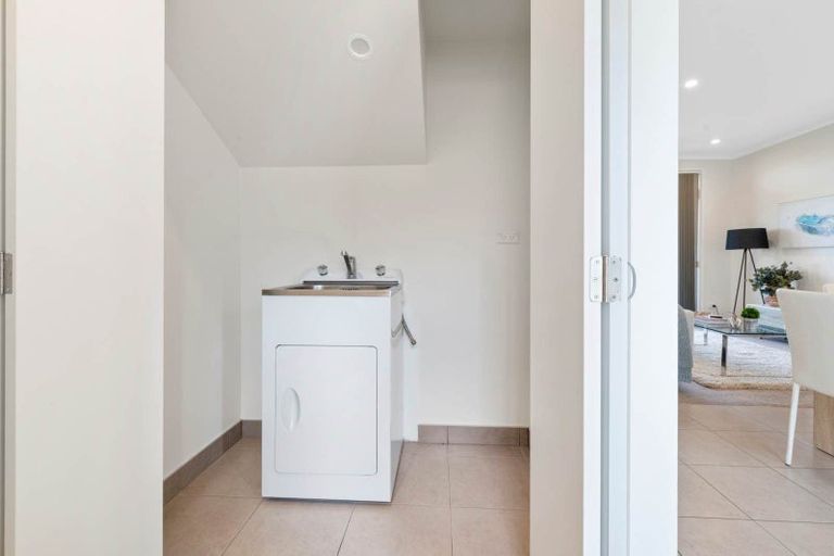 Photo of property in 12 Fermi Lane, Papakura, 2110