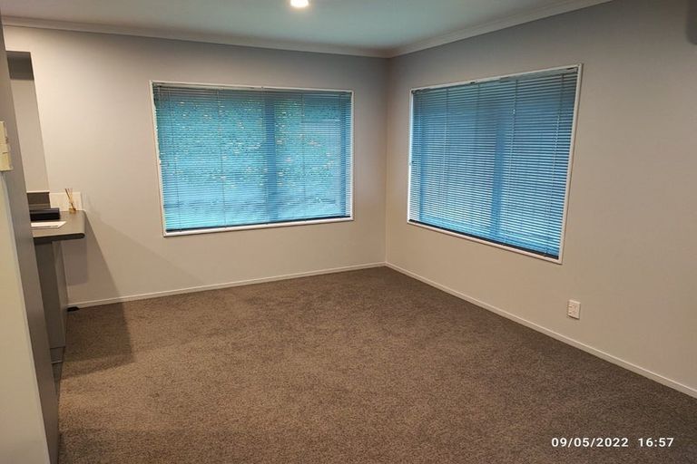 Photo of property in 25j Youngs Road, Papakura, 2110