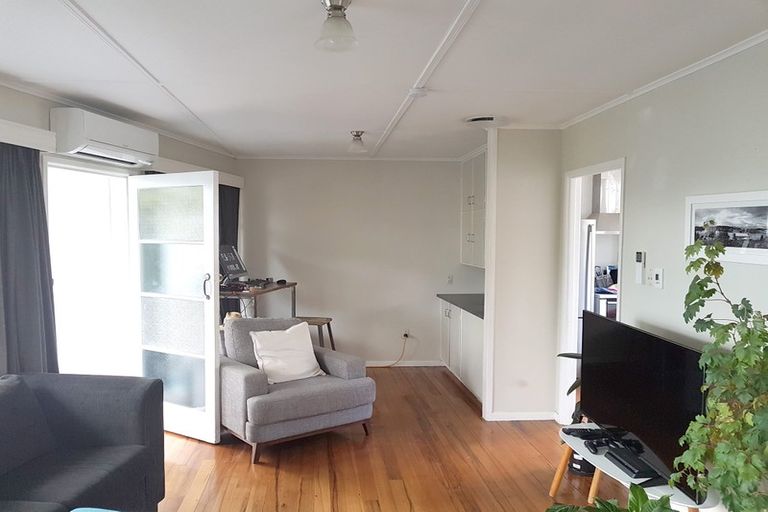 Photo of property in 1/16 Ramillies Place, Glenfield, Auckland, 0629