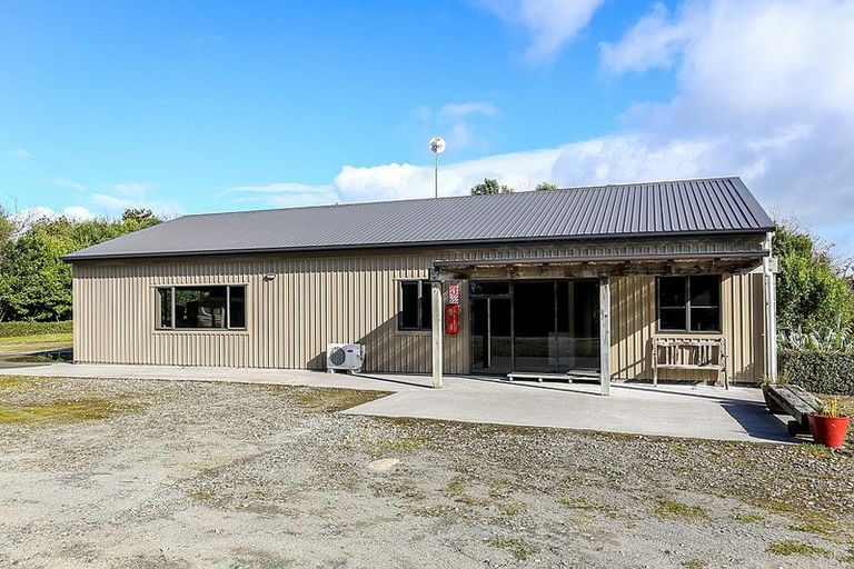 Photo of property in 50a Richmond Road, Brixton, New Plymouth, 4373