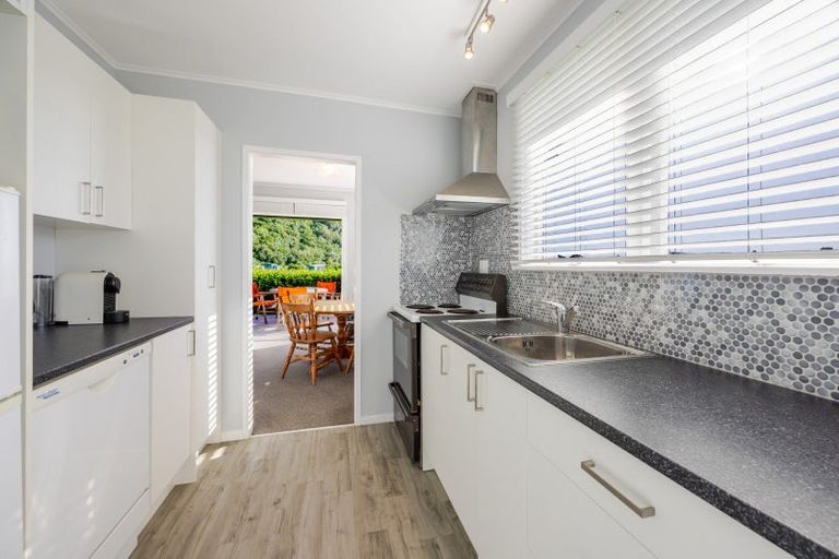 Photo of property in 15 John Ross Place, Kairakau, Elsthorpe, 4295