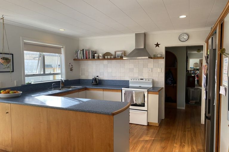 Photo of property in 3 Del Mar Place, Merrilands, New Plymouth, 4312