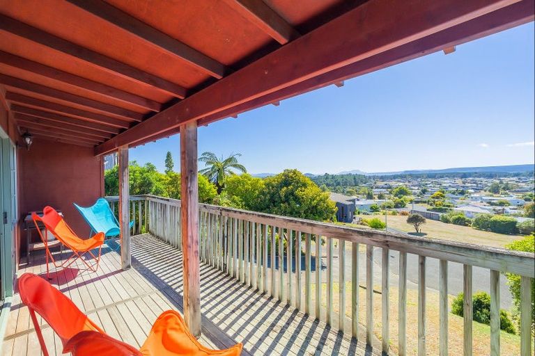 Photo of property in 8 Paurini Place, Motuoapa, 3382