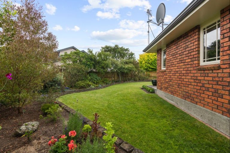 Photo of property in 6 La Lena Grove, Fitzherbert, Palmerston North, 4410