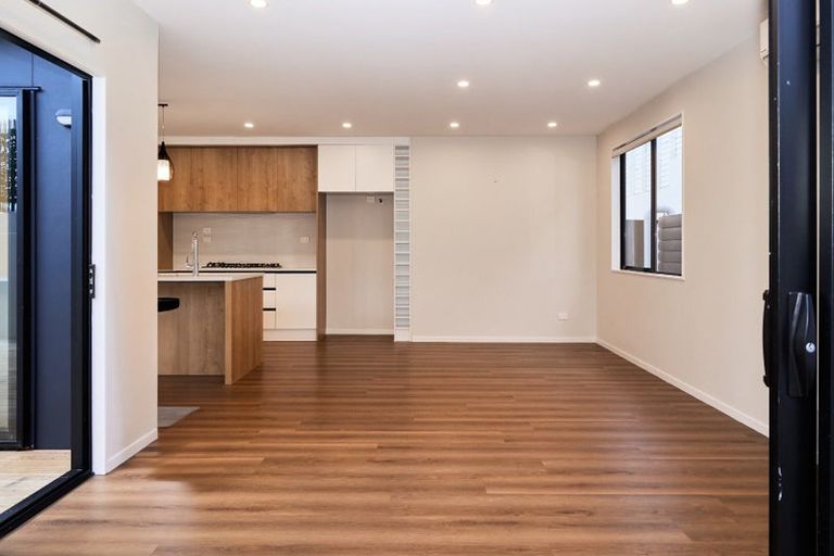 Photo of property in 36c Eastern Beach Road, Bucklands Beach, Auckland, 2012