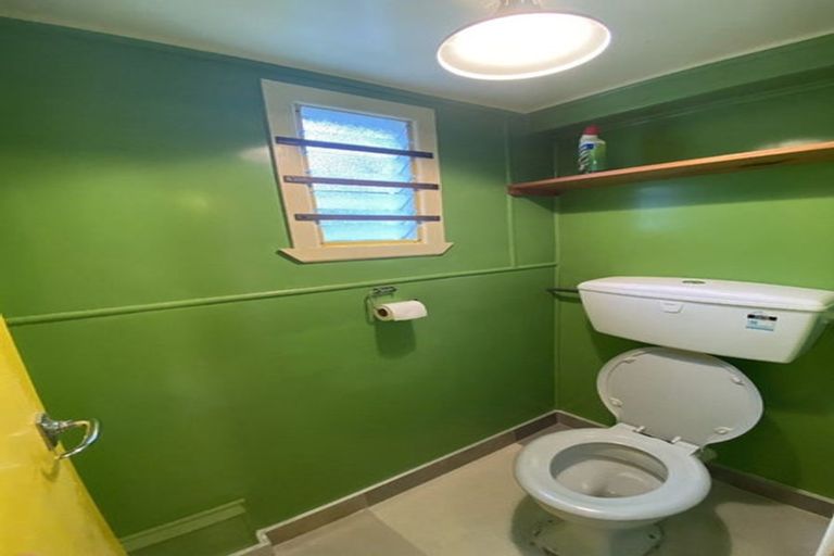 Photo of property in 194 East Coast Road, Forrest Hill, Auckland, 0620