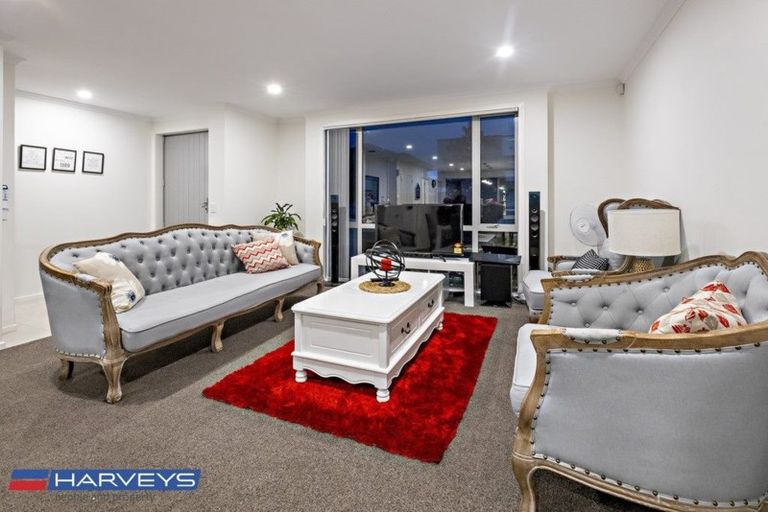 Photo of property in 33 Hollowout Street, Takanini, 2112