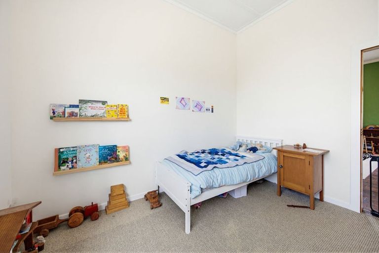 Photo of property in 9 Ruataniwha Street, Waipawa, 4210