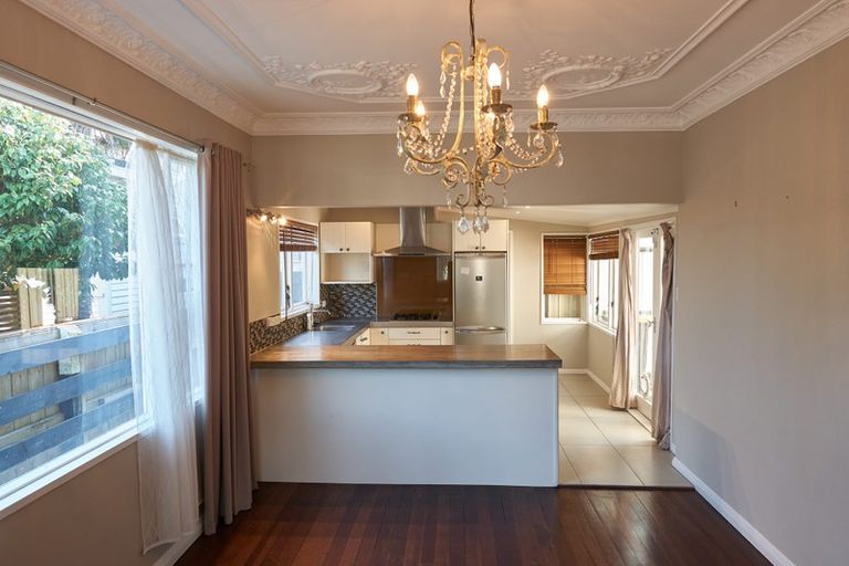 Photo of property in 40 Derwent Street, Island Bay, Wellington, 6023