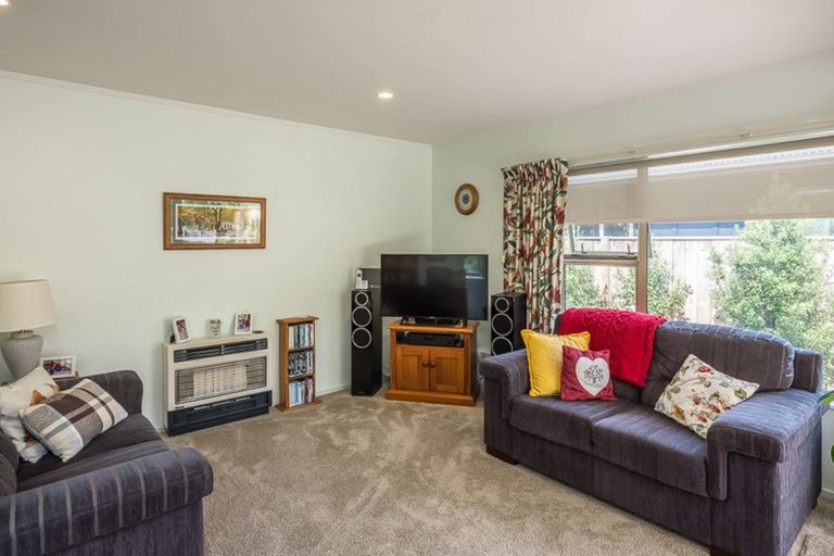 Photo of property in 4 Kaikomako Road, Waikanae, 5036