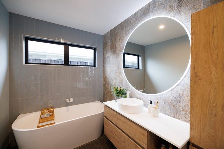 Photo of property in 13 Aarts Place, One Tree Point, 0118