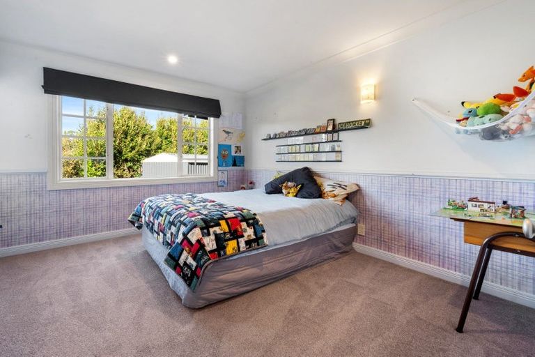 Photo of property in 8 Kerry Dell, Cockle Bay, Auckland, 2014