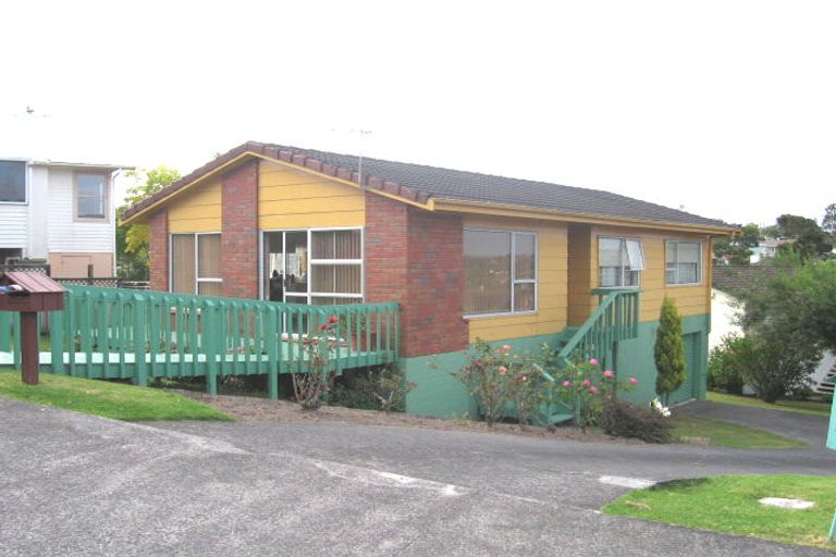 Photo of property in 1/4 Clare Place, Glenfield, Auckland, 0629