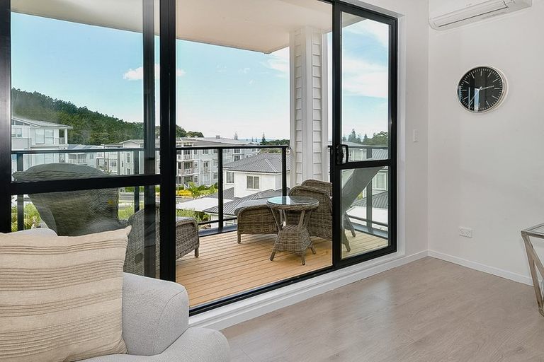Photo of property in 61 Landmark Terrace, Orewa, 0931