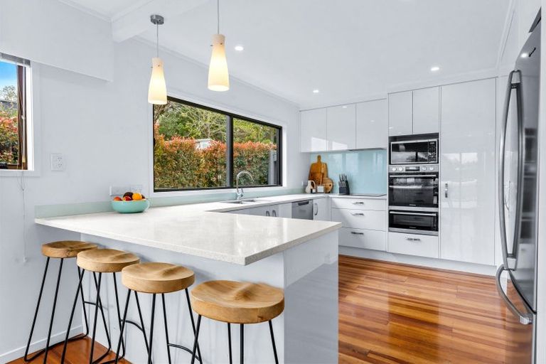 Photo of property in 10 Ardern Avenue, Stanmore Bay, Whangaparaoa, 0932