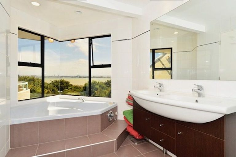 Photo of property in 1/94 Jutland Road, Hauraki, Auckland, 0622