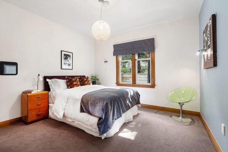 Photo of property in 43 Tio Tio Road, Miramar, Wellington, 6022