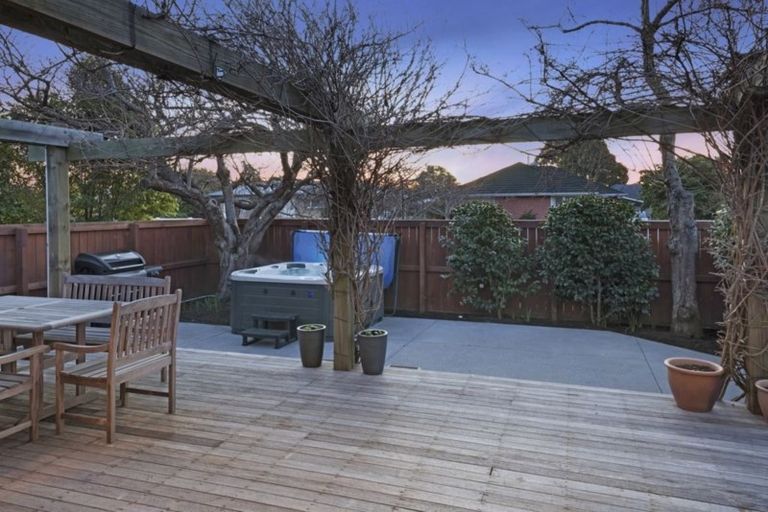 Photo of property in 14 Oakfield Street, Burnside, Christchurch, 8053