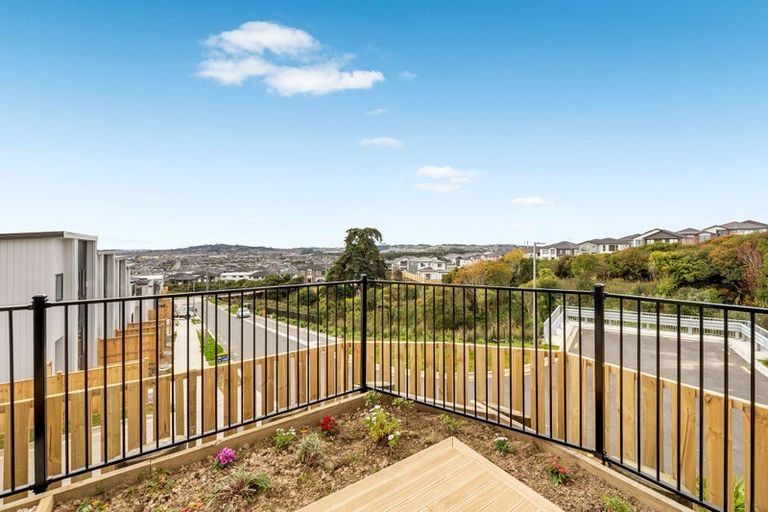 Photo of property in 12 Elevation Street, Flat Bush, Auckland, 2019