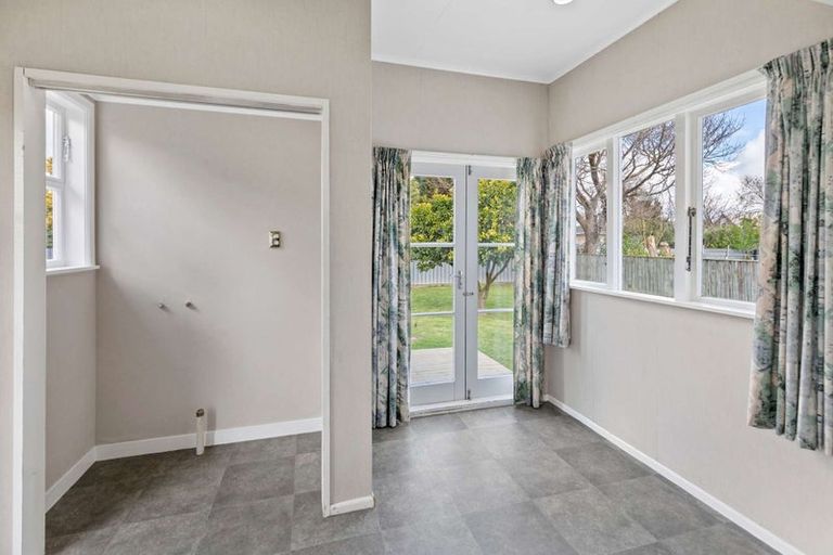 Photo of property in 23 Savage Crescent, West End, Palmerston North, 4412