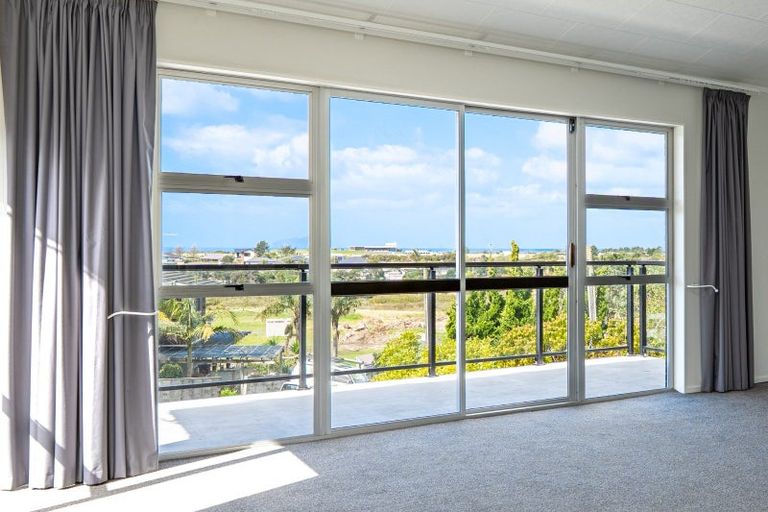 Photo of property in 18 Seaview Road, Ruakaka, 0116