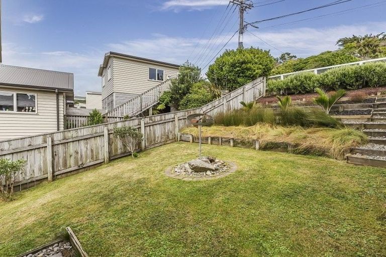 Photo of property in 55 Glanmire Road, Newlands, Wellington, 6037