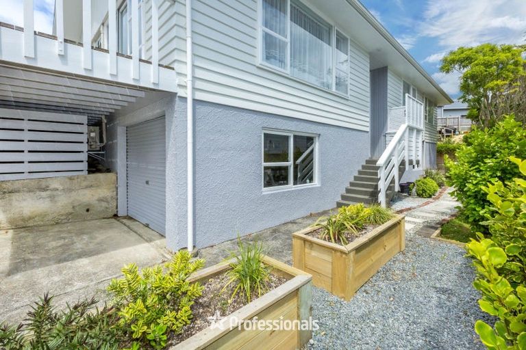 Photo of property in 8 Robson Street, Stokes Valley, Lower Hutt, 5019
