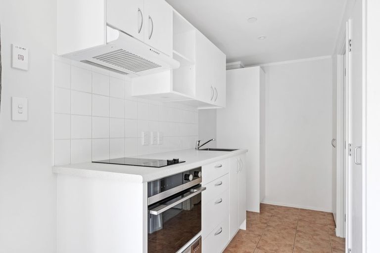 Photo of property in 17a/30 Westward Ho, Glen Eden, Auckland, 0602