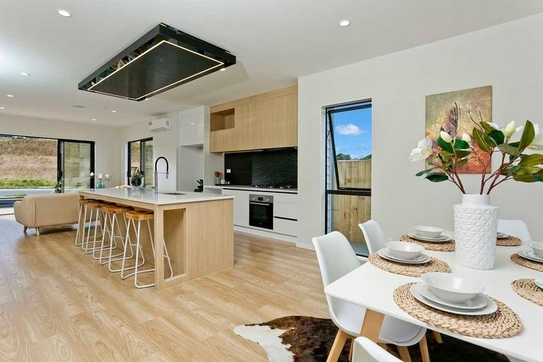 Photo of property in 18 Surf View Crescent, Red Beach, 0932