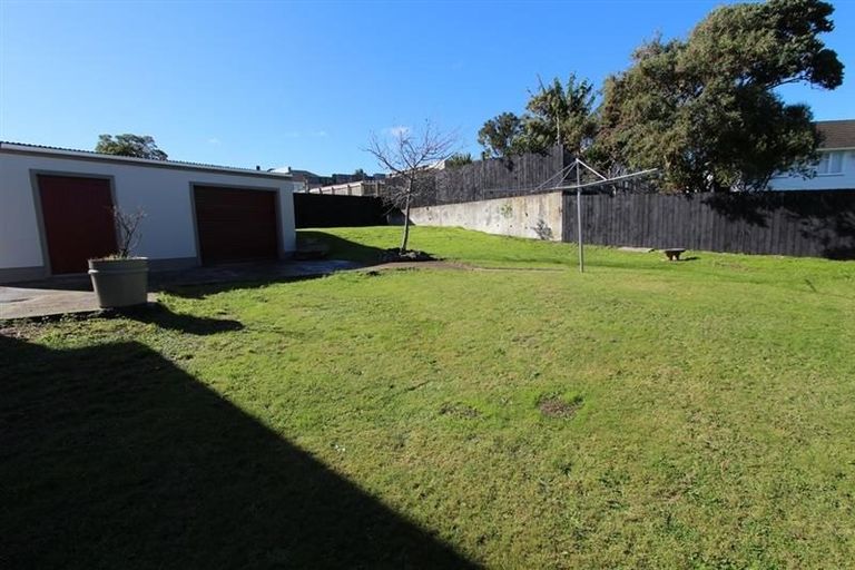Photo of property in 6 Fawn Street, Cannons Creek, Porirua, 5024