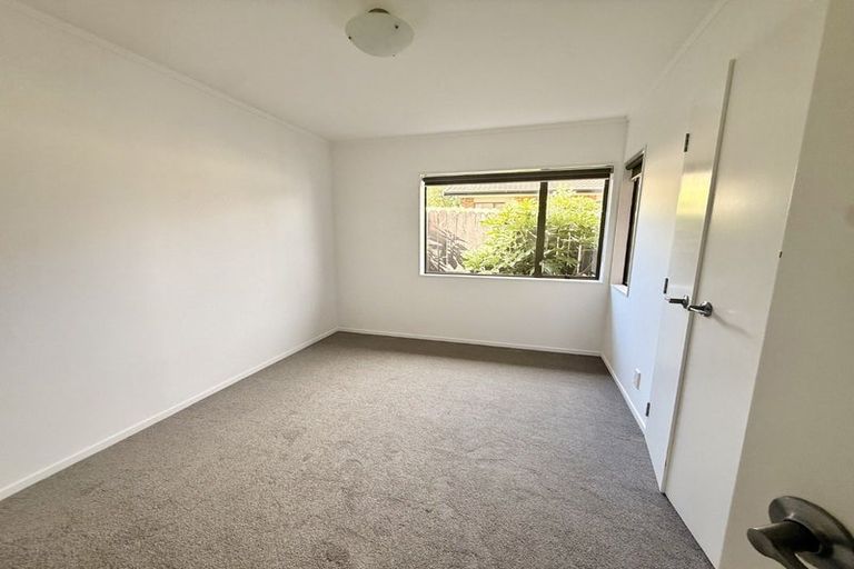Photo of property in 53 Mirrabooka Avenue, Botany Downs, Auckland, 2010