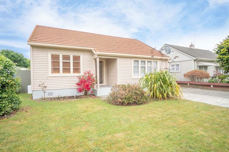Photo of property in 40 Oxford Street, Hokowhitu, Palmerston North, 4410