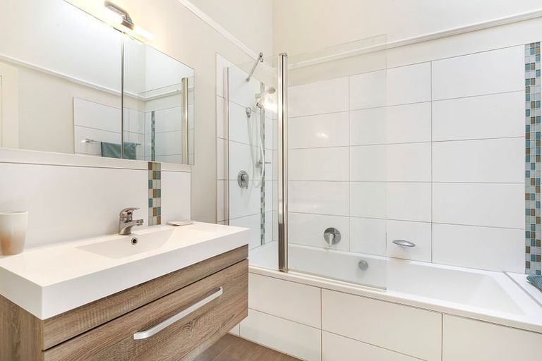 Photo of property in 19 Milton Terrace, Picton, 7220