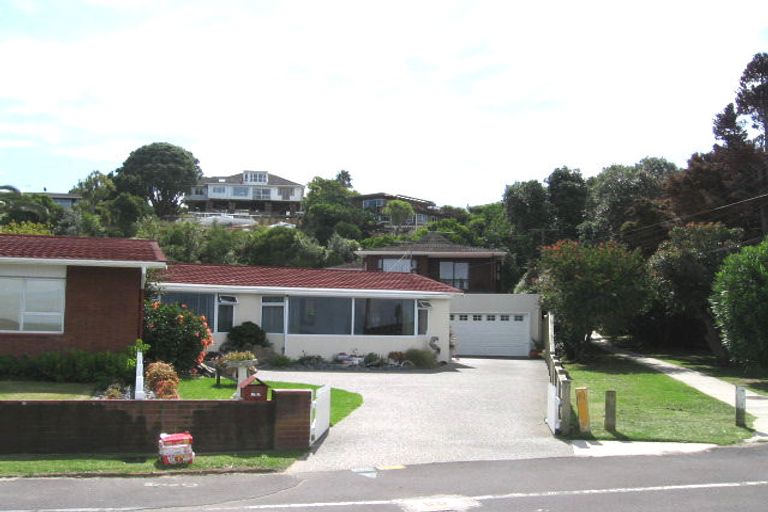 Photo of property in 2/31 Manly Esplanade, Browns Bay, Auckland, 0630
