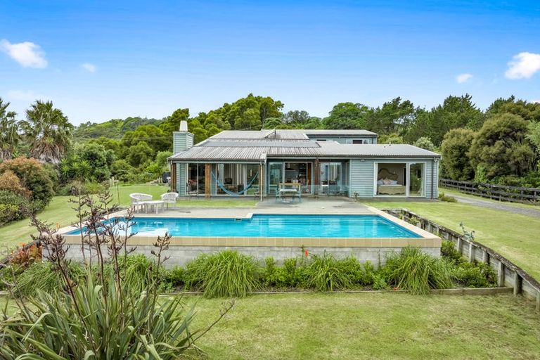 Photo of property in 923 Takatu Road, Tawharanui Peninsula, Warkworth, 0986