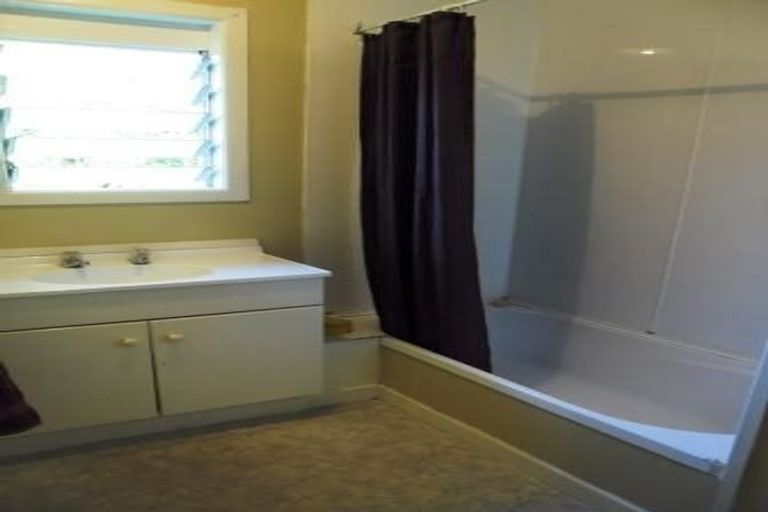 Photo of property in 27 Sheridan Drive, New Lynn, Auckland, 0600