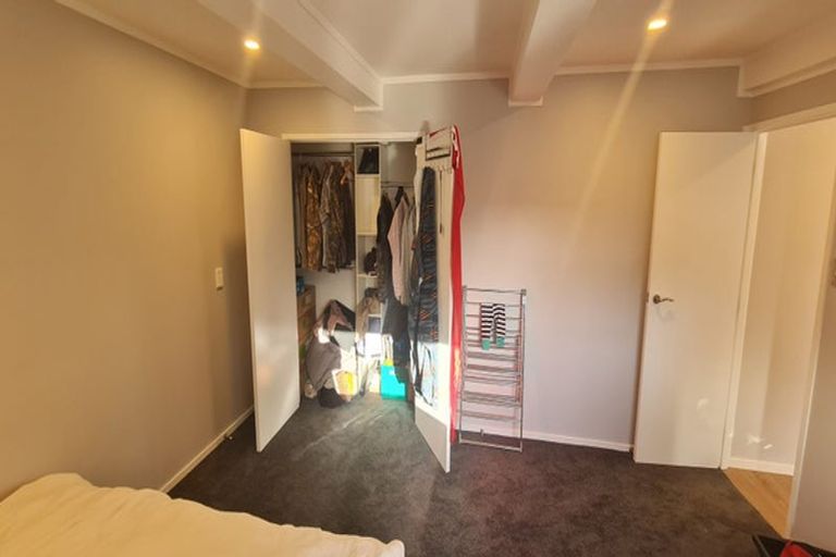 Photo of property in 1/4 James Scott Place, Te Atatu South, Auckland, 0602